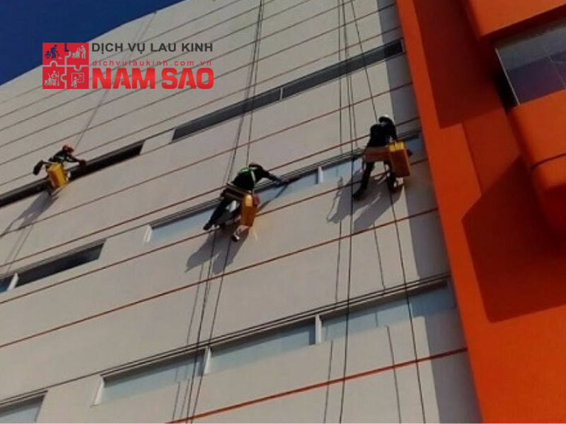 kinh-nghiem-ve-sinh-nhu-lam-moi-kinh-mat-ngoai
